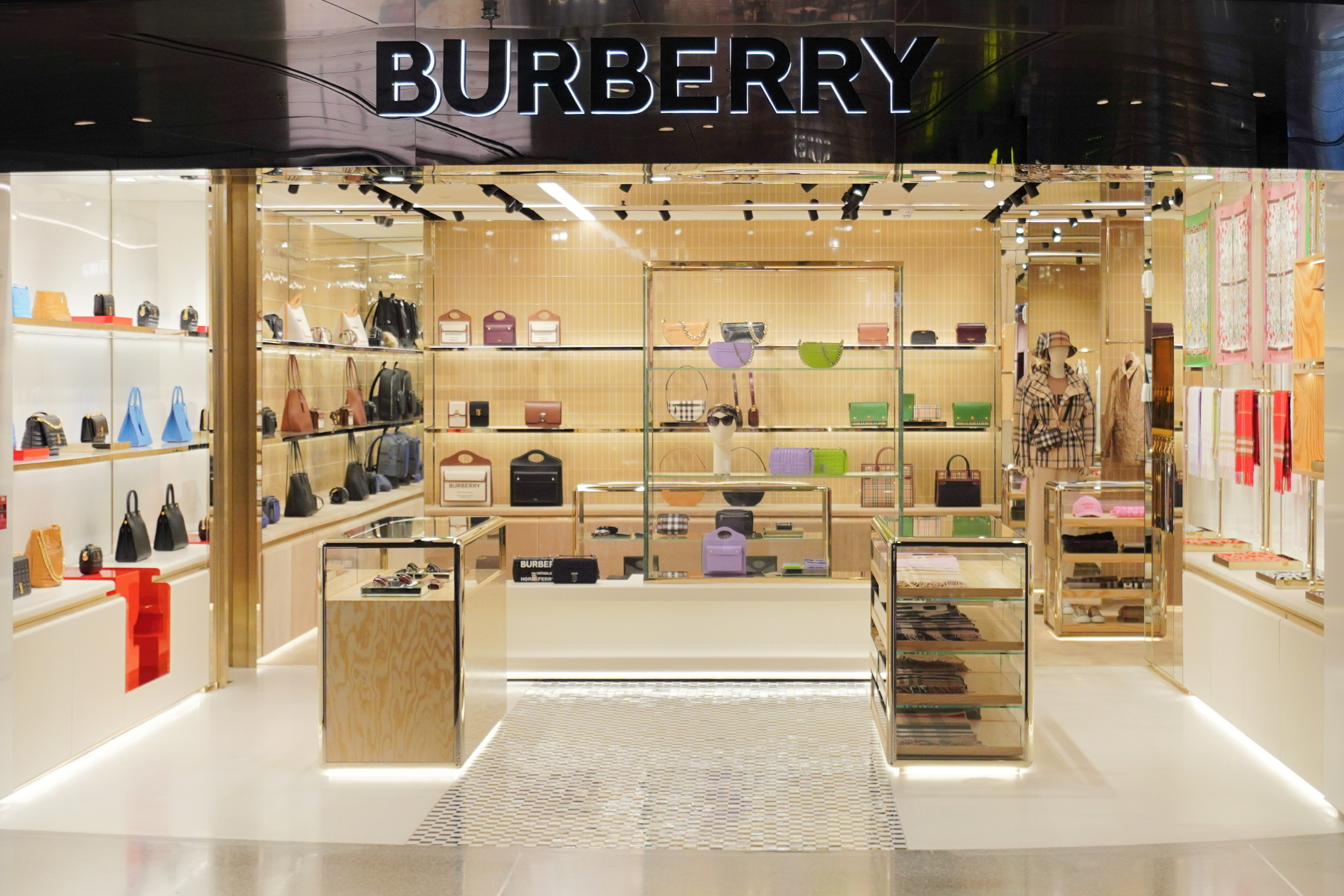 Burberry Opens Qatar Duty Free Outlet at HIA
