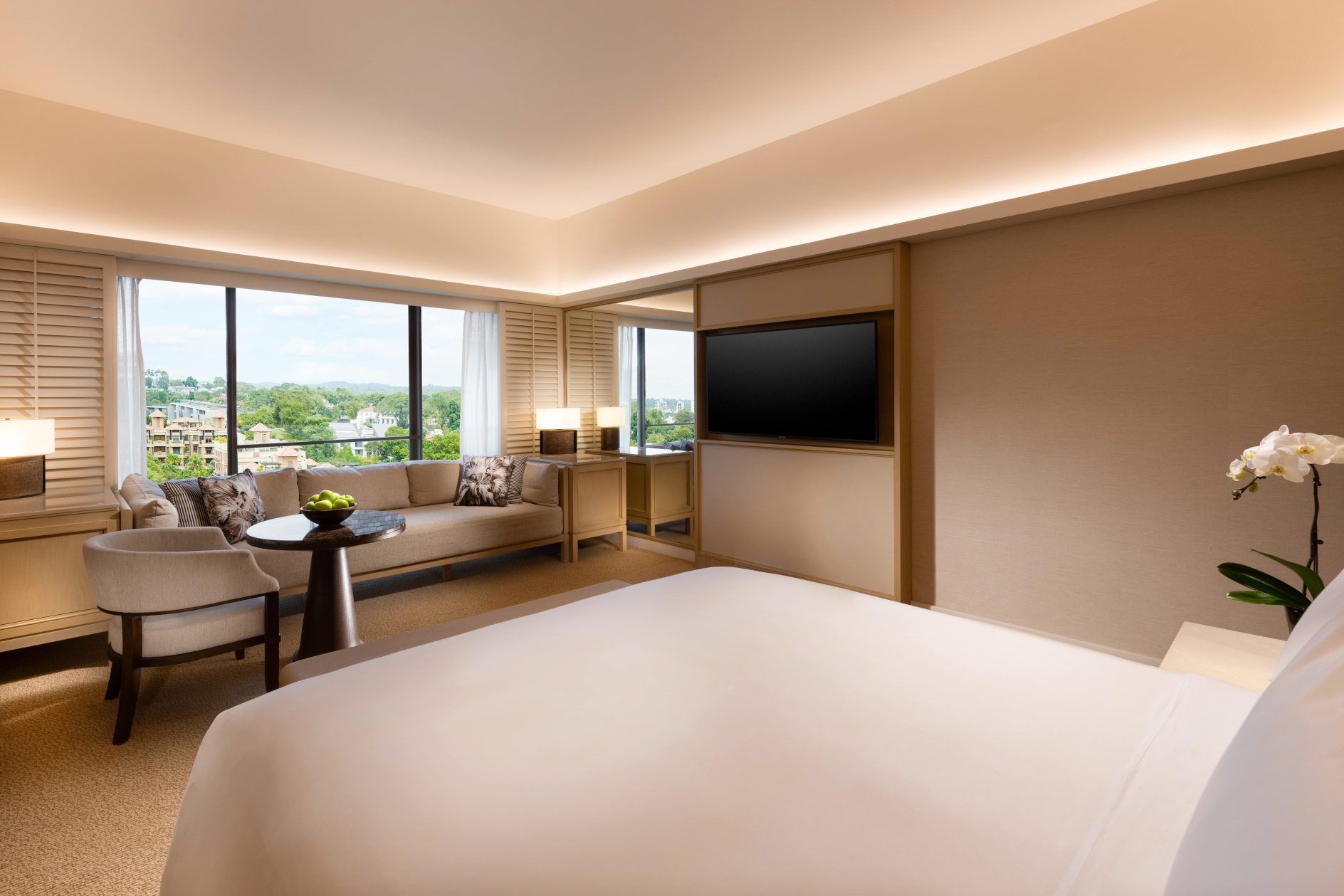 Room at Conrad Singapore Orchard. Click to enlarge.