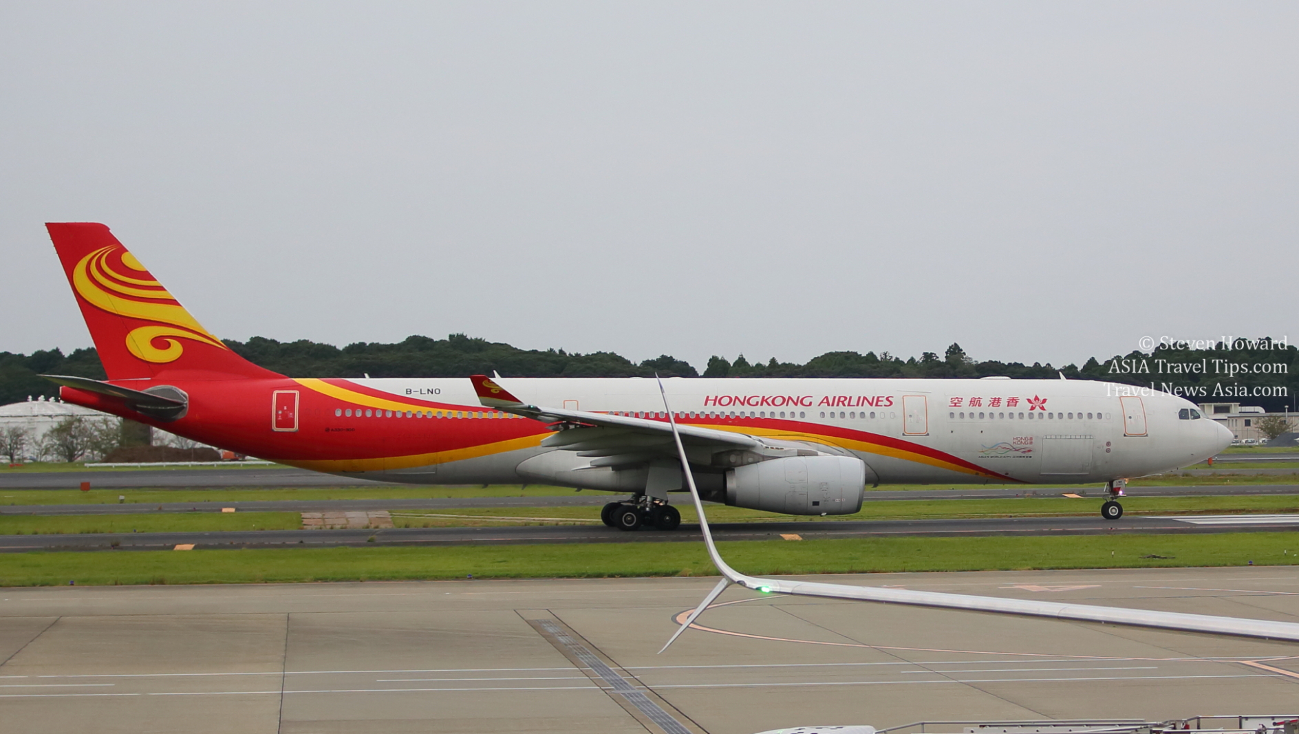 Hong Kong Airlines A330 reg: B-LNO.  Image by Steven Howard of TravelNewsAsia.com Click to enlarge.