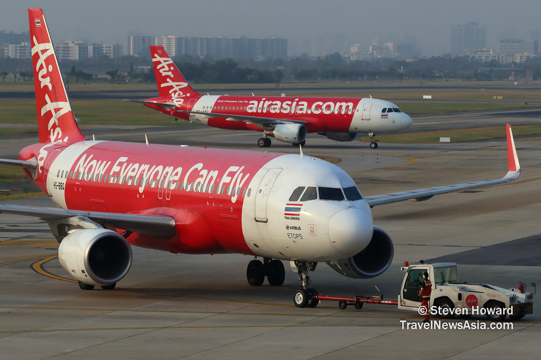 Thai AirAsia A320 ing DMK ing Februari 2024. Gambar dening Steven Howard saka TravelNewsAsia.com Klik kanggo nggedhekake.