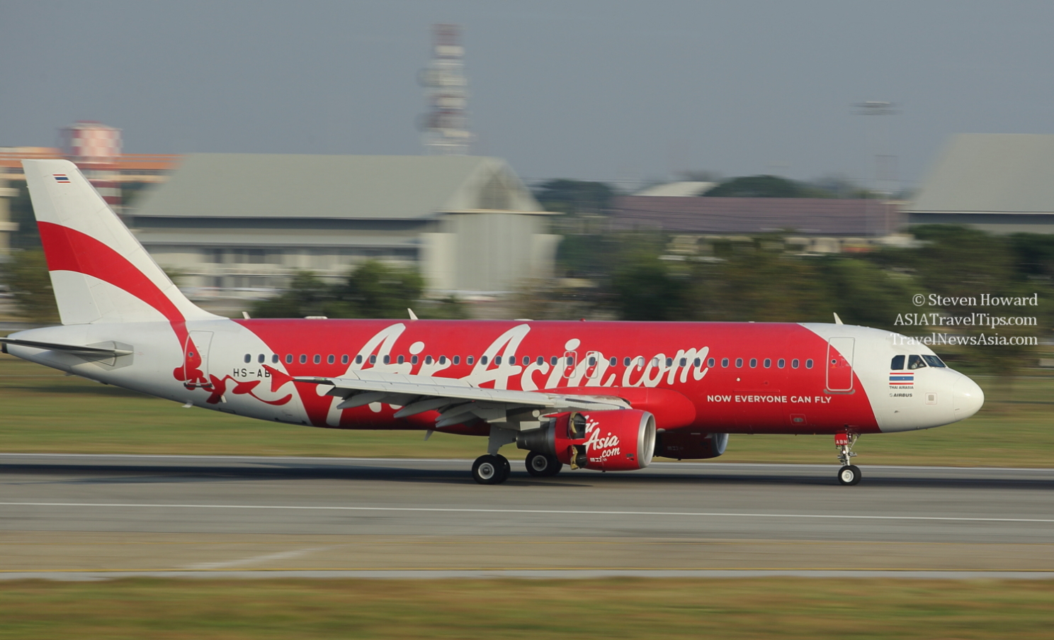 Thai AirAsia A320 reg: HS-ABN. Picture by Steven Howard of TravelNewsAsia.com Click to enlarge.