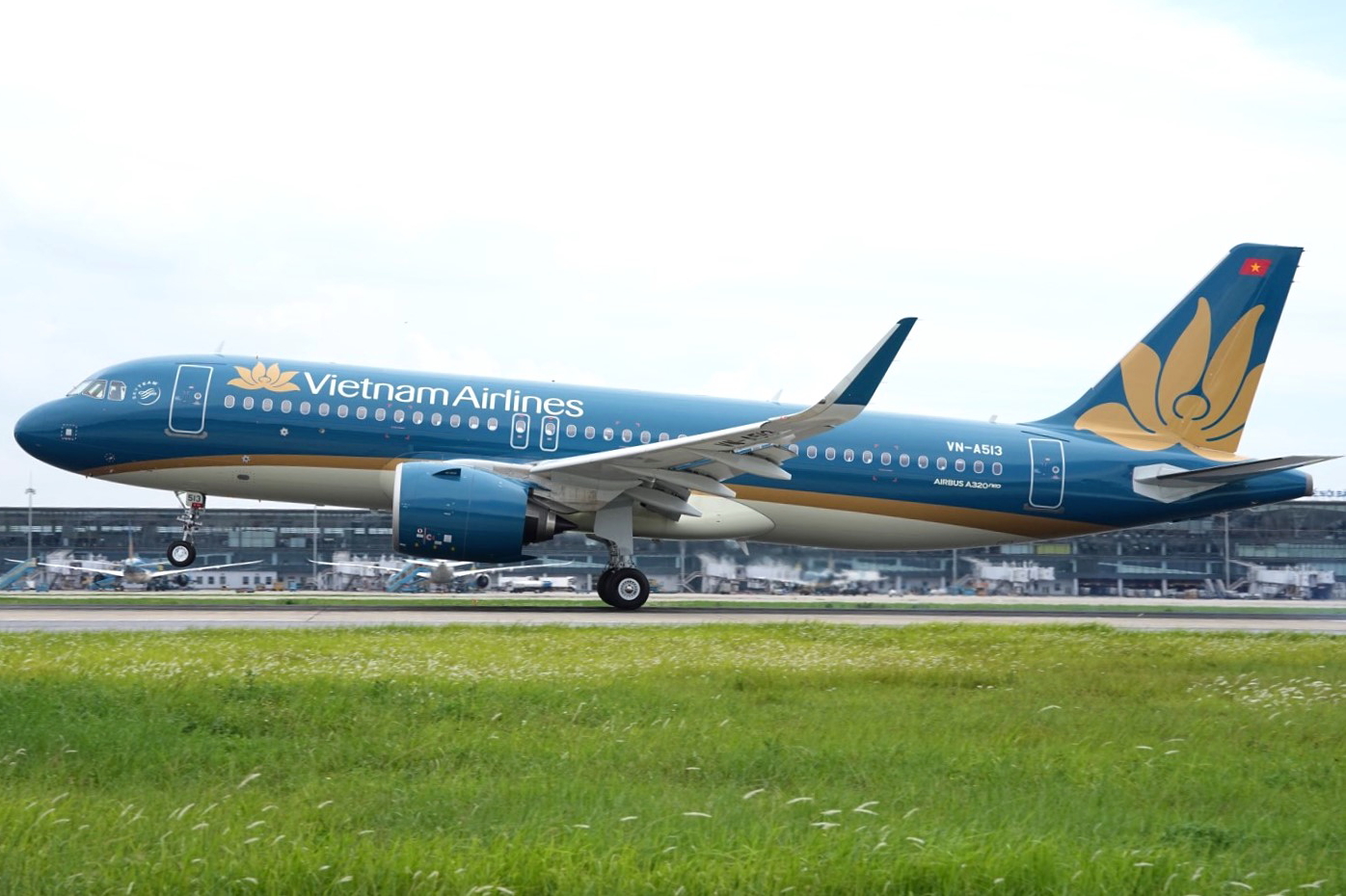 Vietnam Airlines Takes Delivery of First Airbus A320neo